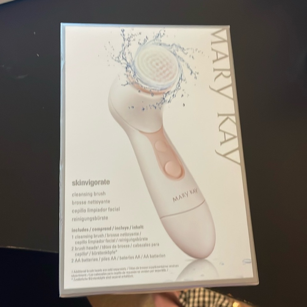 Mary Kay Skinvigorate skin cleansing brush NEW